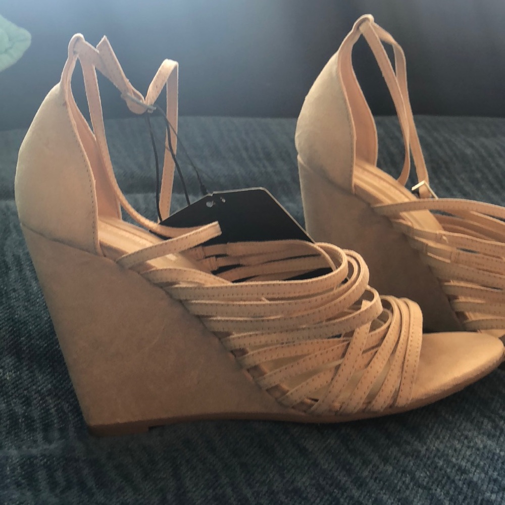Forever 21 WOMENSIZE US 8/UK 6 Blush Color Wedge